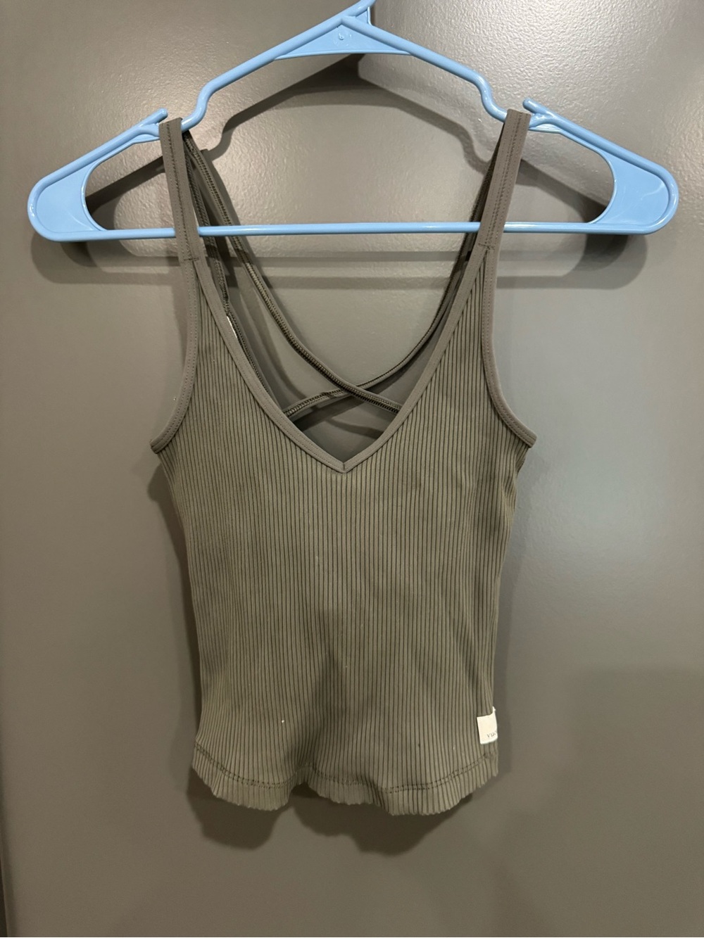 Vuori Ribbed V-Neck Crossback Camisole - Olive Green